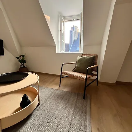 Lescapade Cherbourgeoise Proche Naval