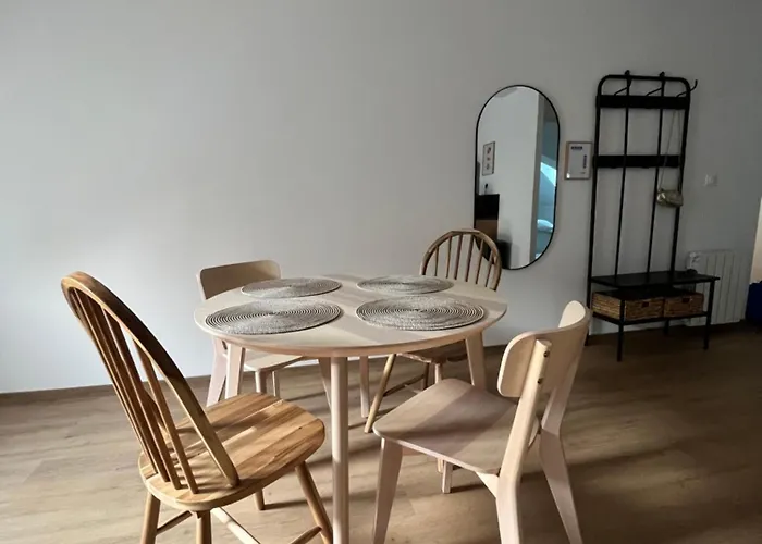 Lescapade Cherbourgeoise Proche Naval