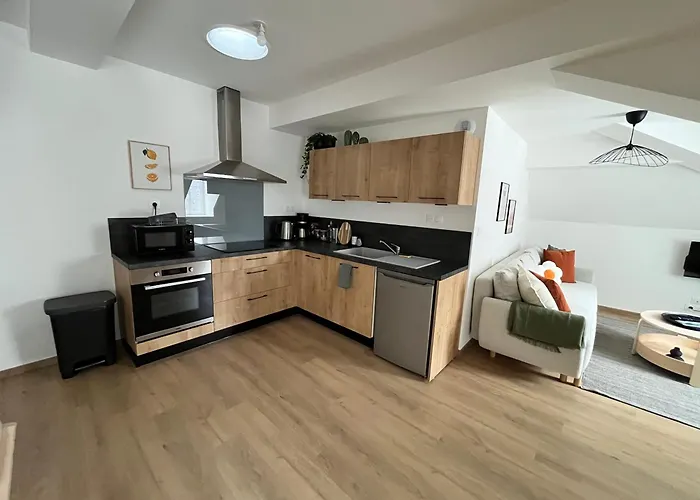 Lescapade Cherbourgeoise Proche Naval